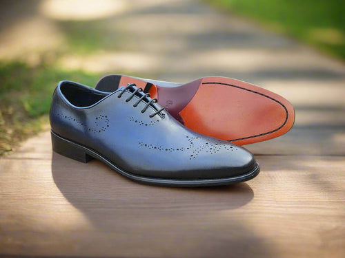Carrucci Whole Cut Oxford with Medallions