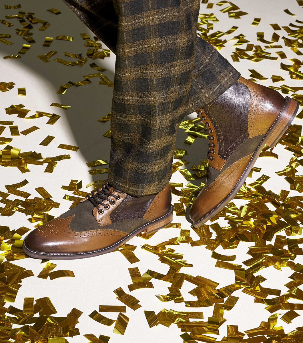 FINNEGAN Wingtip Lace Up Boot
