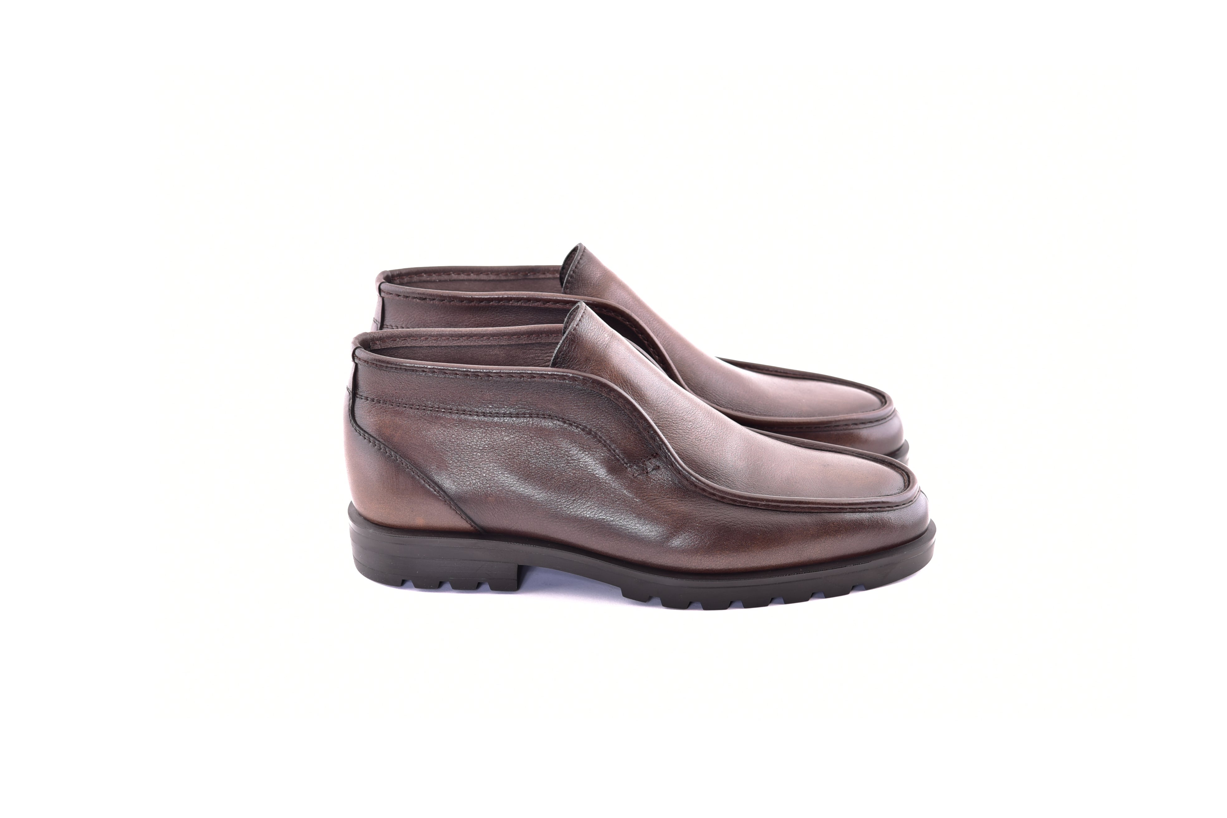 C186-7520 Shearling Lined Chukka Boot-Brown