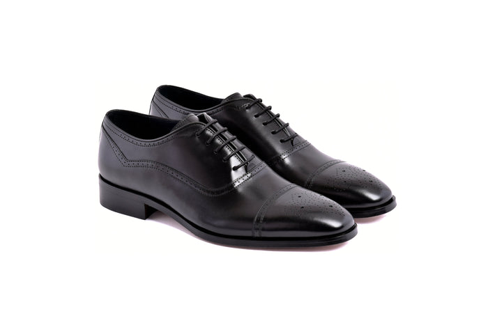 C0001104-7960 Perforated Cap toe lace up- Black