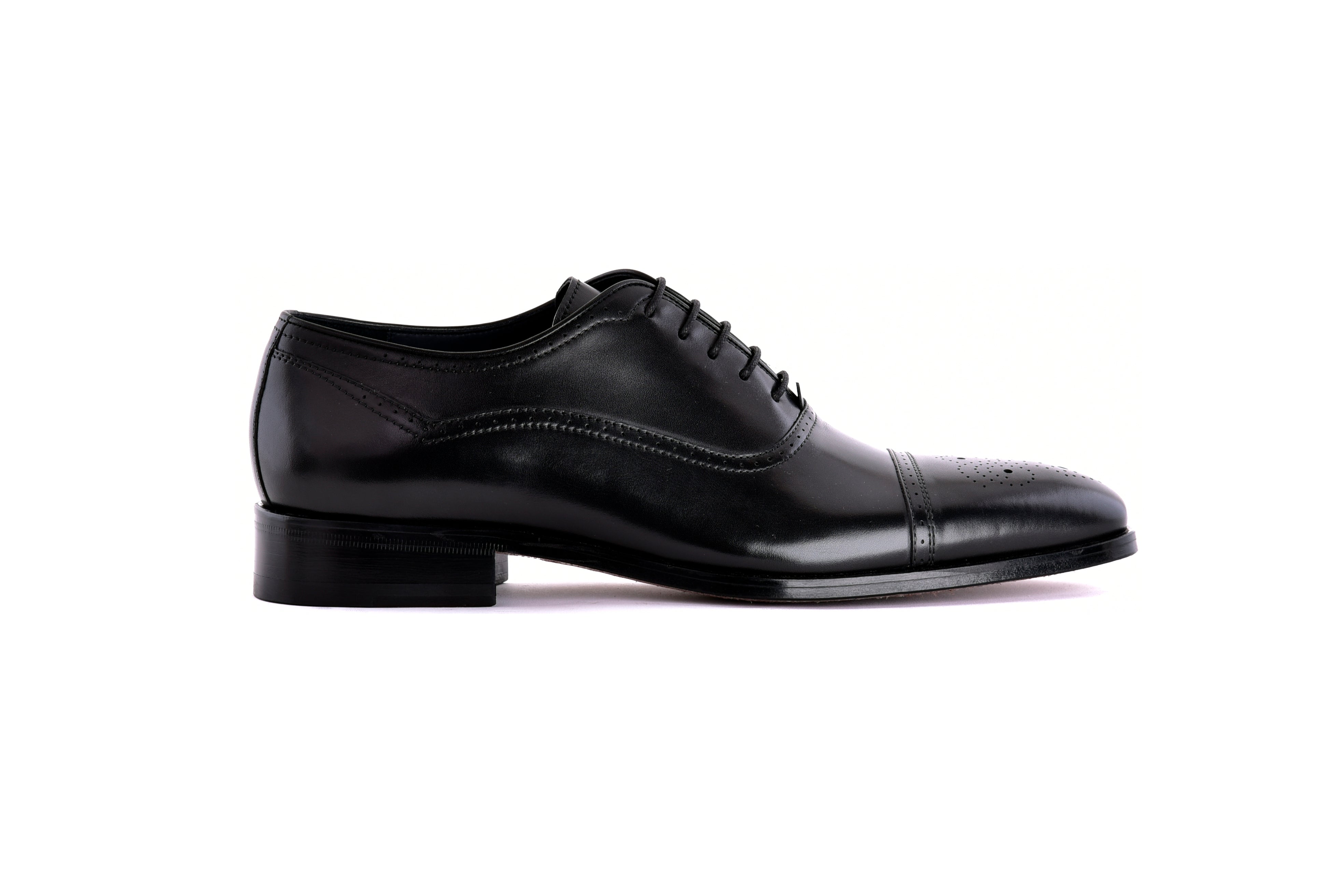 C0001104-7960 Perforated Cap toe lace up- Black