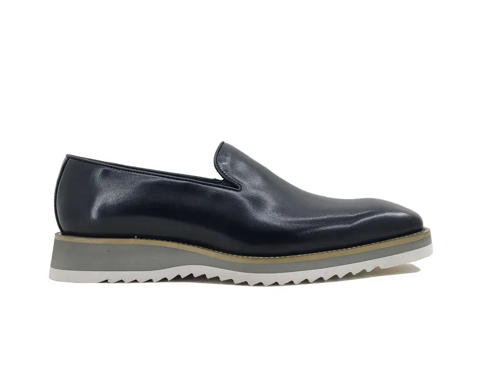 Carrucci Burnished Leather Wholecut Loafer - Lightweight Sole