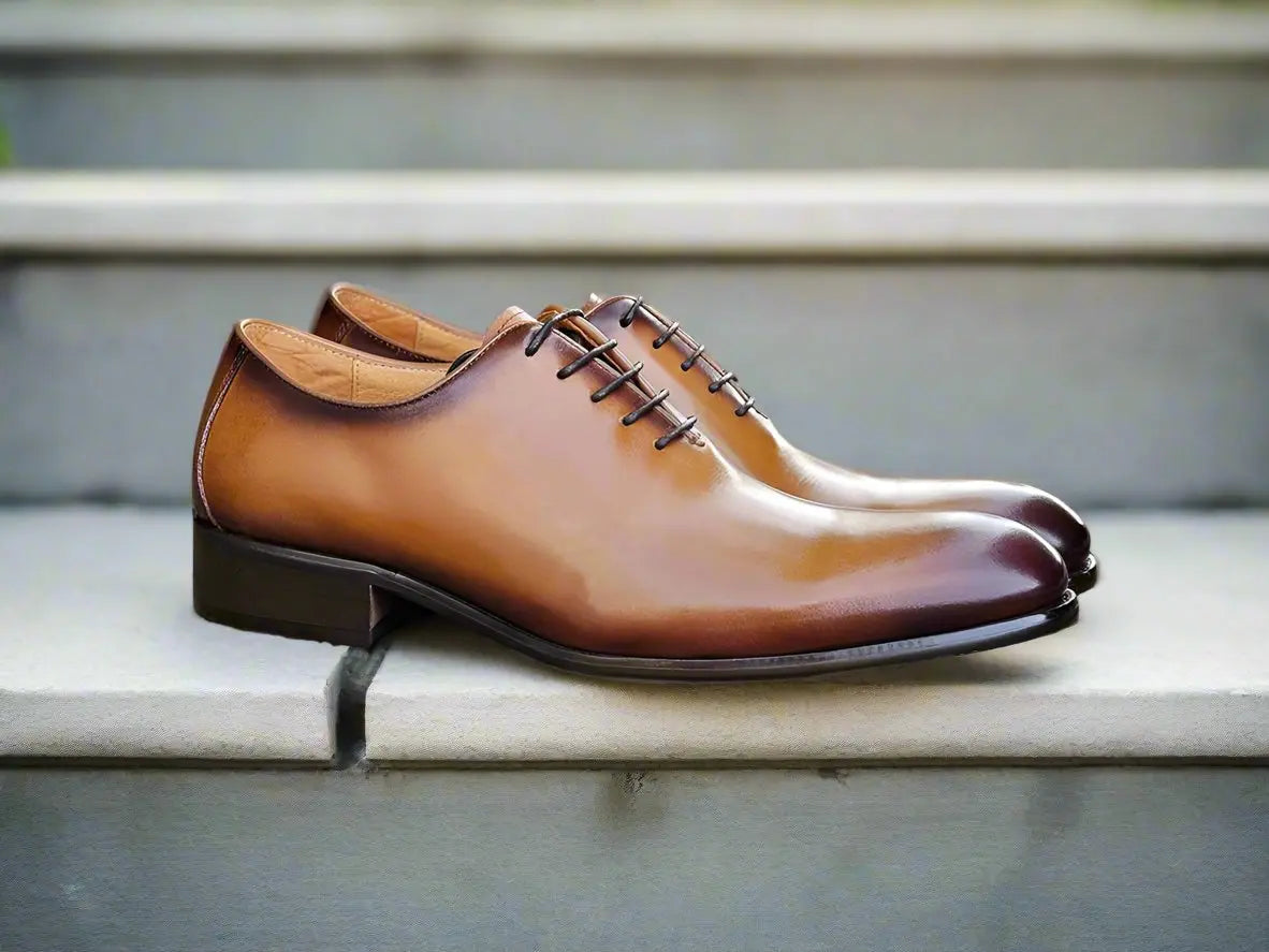 Carrucci: Polished Calfskin Whole Cut Oxford Dress Shoe