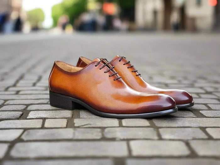 Carrucci Calfskin Whole Cut Lace-up Oxford