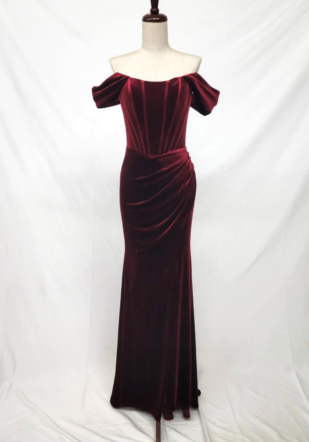 Chicas DM809 Modern Evening Black Floor-Length Style Velvet Dress