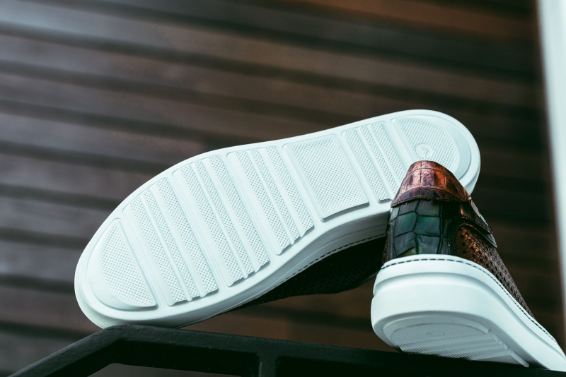 Zelli Vento Woven Crocodile Embossed Calfskin Sneakers in Cognac