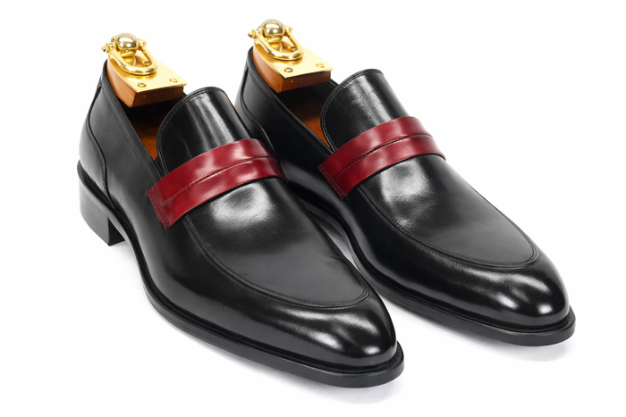 Carrucci Mens Penny Loafer in Contrast Strap