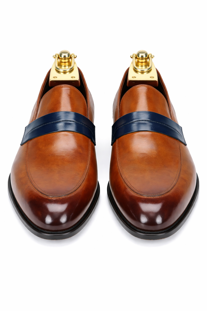 Carrucci Mens Penny Loafer in Contrast Strap