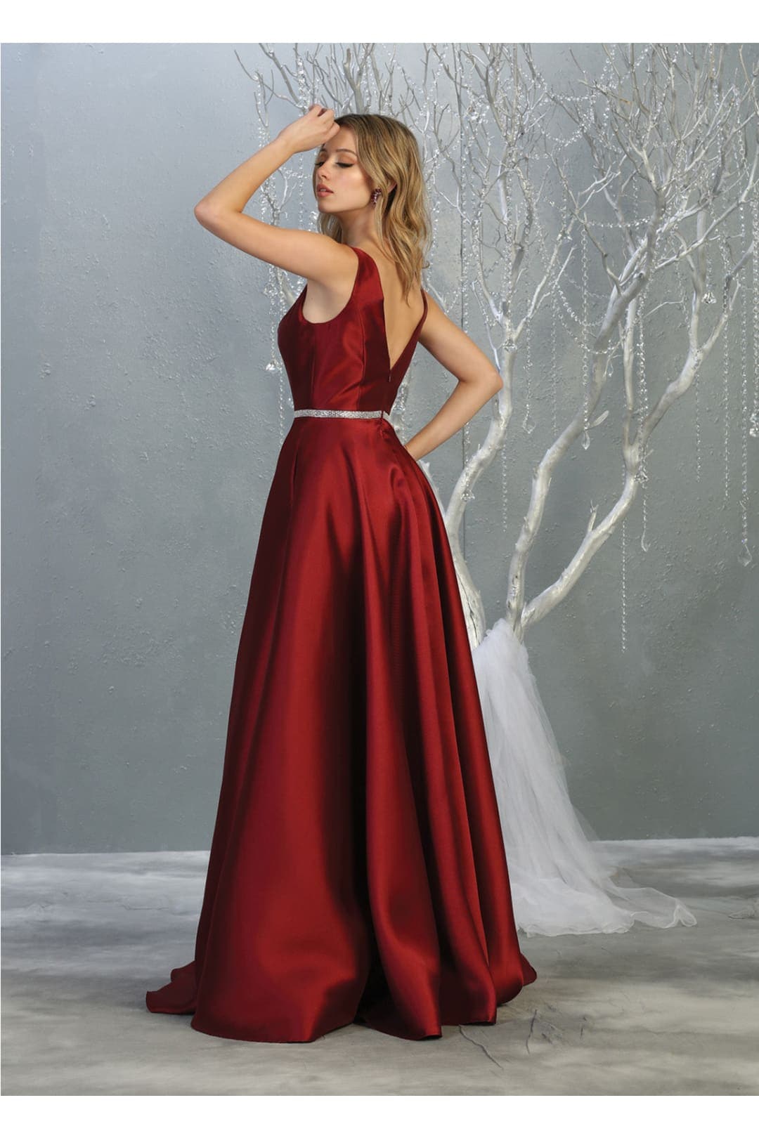A Line Plunging V Neck Evening Gown Side Pockets Sleeveless Prom Dress