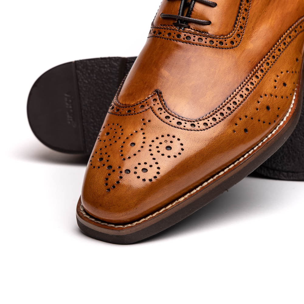 Zelli Stephano Wingtip Oxfords with Brogue Detailing in Camel