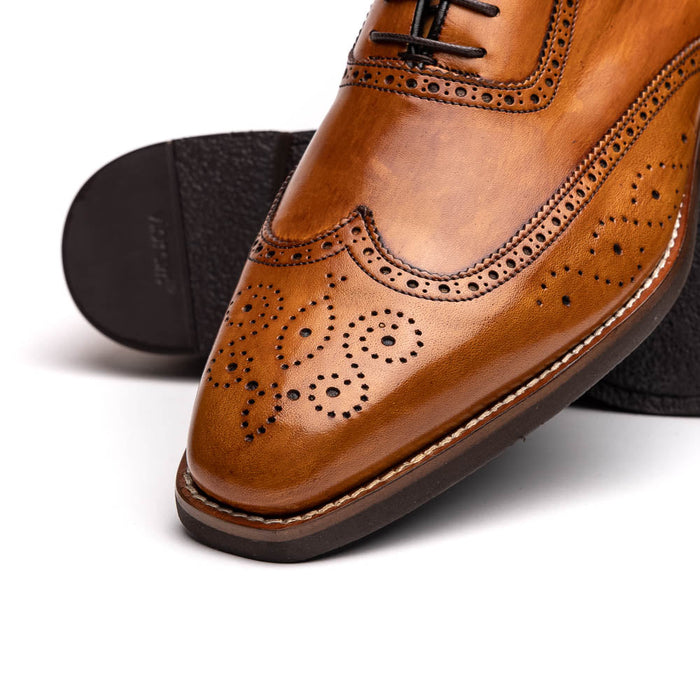 Zelli Stephano Wingtip Oxfords with Brogue Detailing in Camel